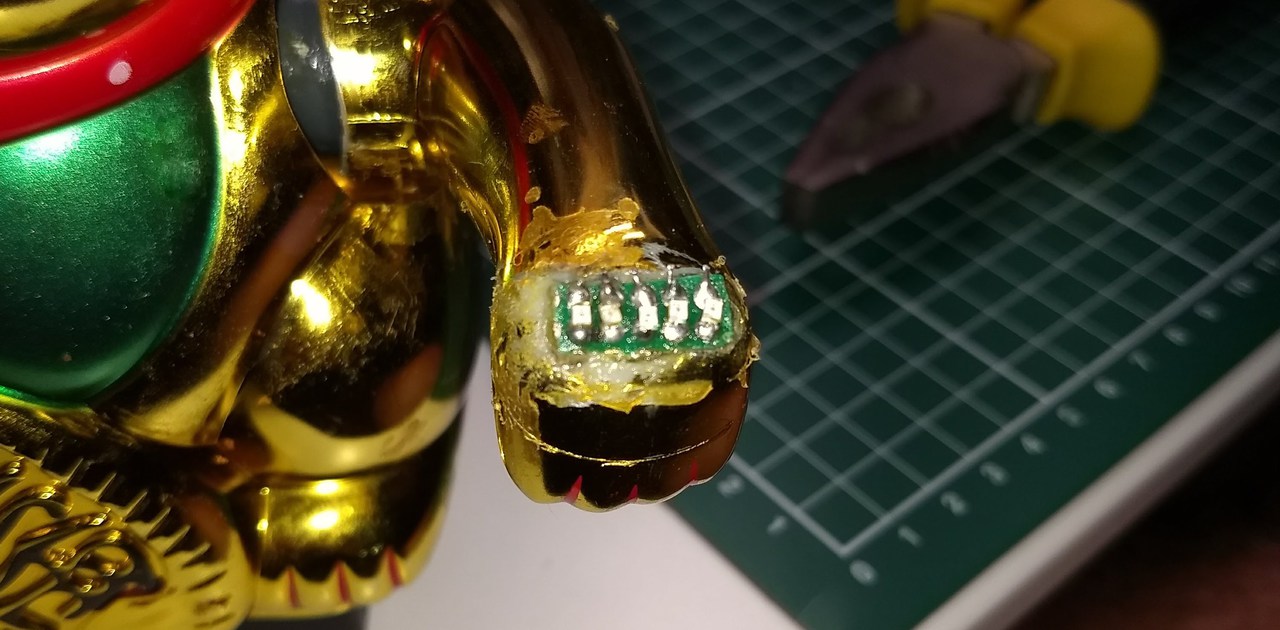 Lighting board glued into the cat's knuckle.